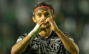 Scarpa comemora gol pelo Atltico (foto: Pedro Souza/Atltico)