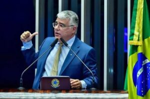 Senador Girão critica Dino e Barroso, pede impeachment de ministros