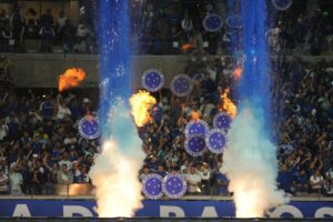 Torcida do Cruzeiro lotou Mineiro para clssico contra Atltico (foto: Alexandre Guzanshe/EM/D.A Press)