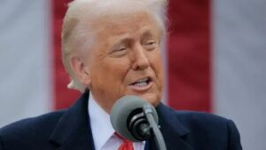Trump oficializa acordo tarifário com o Reino Unido e promete mais