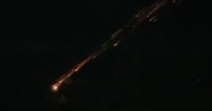Rastro de luz no céu registrado no Vale do Aço pode ser de foguete da SpaceX