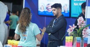 Siderúrgica Usiminas amplia dialogo com a comunidade em stand na Feiraço 2025