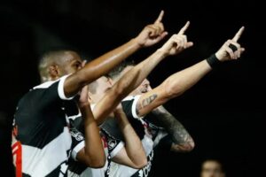 Vasco encerra jejum com vitória convincente sobre o Fortaleza no Brasileirão