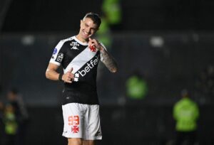 Vegetti comemora gol pelo Vasco contra o Melgar (foto: MAURO PIMENTEL/AFP)