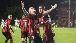 Ex-Cruzeiro e Amrica, Renato Kayser celebra gol pelo Vitria contra o Vasco (foto: Victor Ferreira / EC Vitria)