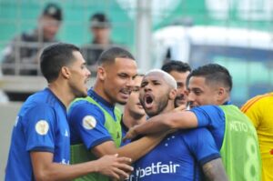 Wesley comemora primeiros gols pelo Cruzeiro: extrema felicidade (foto: Alexandre Guzanshe/EM/D.A Press)