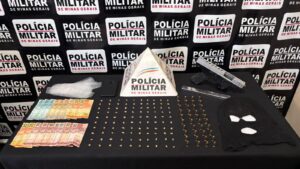 Dois homens são presos com submetralhadora durante operação da PM em Itaobim