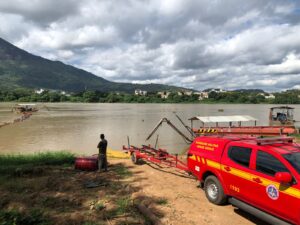 Barco é encontrado vazio no rio Doce e bombeiros buscam por trabalhador em Governador Valadares | Vales de Minas Gerais