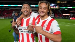 Xavi Simons e Savinho jogaram juntos no PSV, da Holanda