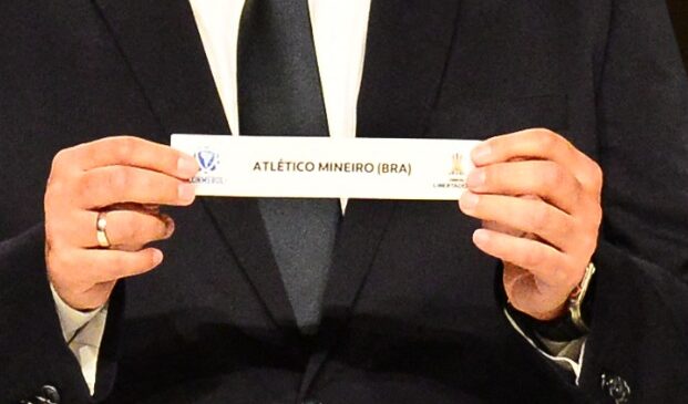 Sorteio com o nome do Atltico - (foto: Daniel Piris/AFP)