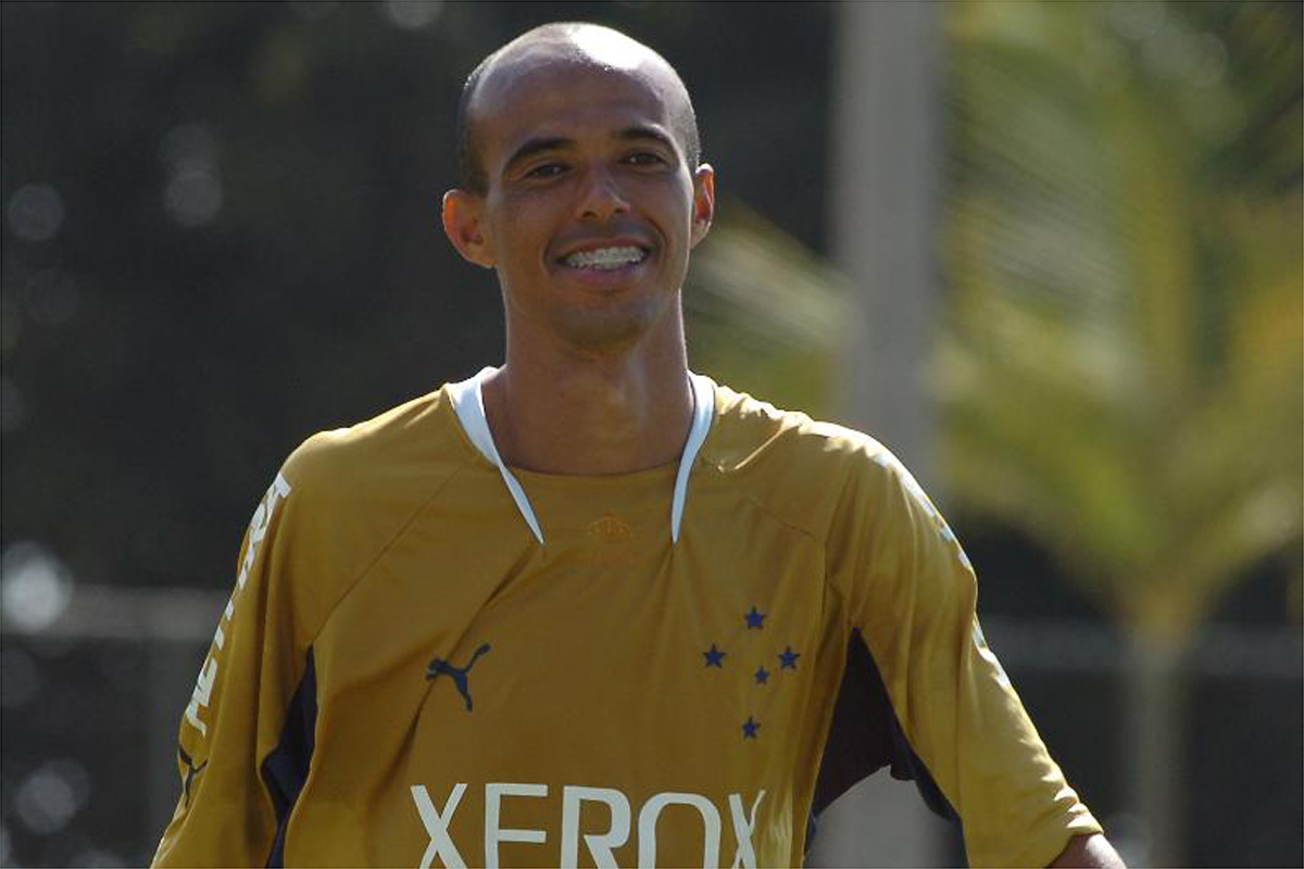 Ricardinho pelo Cruzeiro em 2007 - (foto: Juarez Rodrigues/EM D.A Press - 26/06/2007) Ricardinho pelo Cruzeiro em 2007 - (foto: Juarez Rodrigues/EM D.A Press - 26/06/2007)