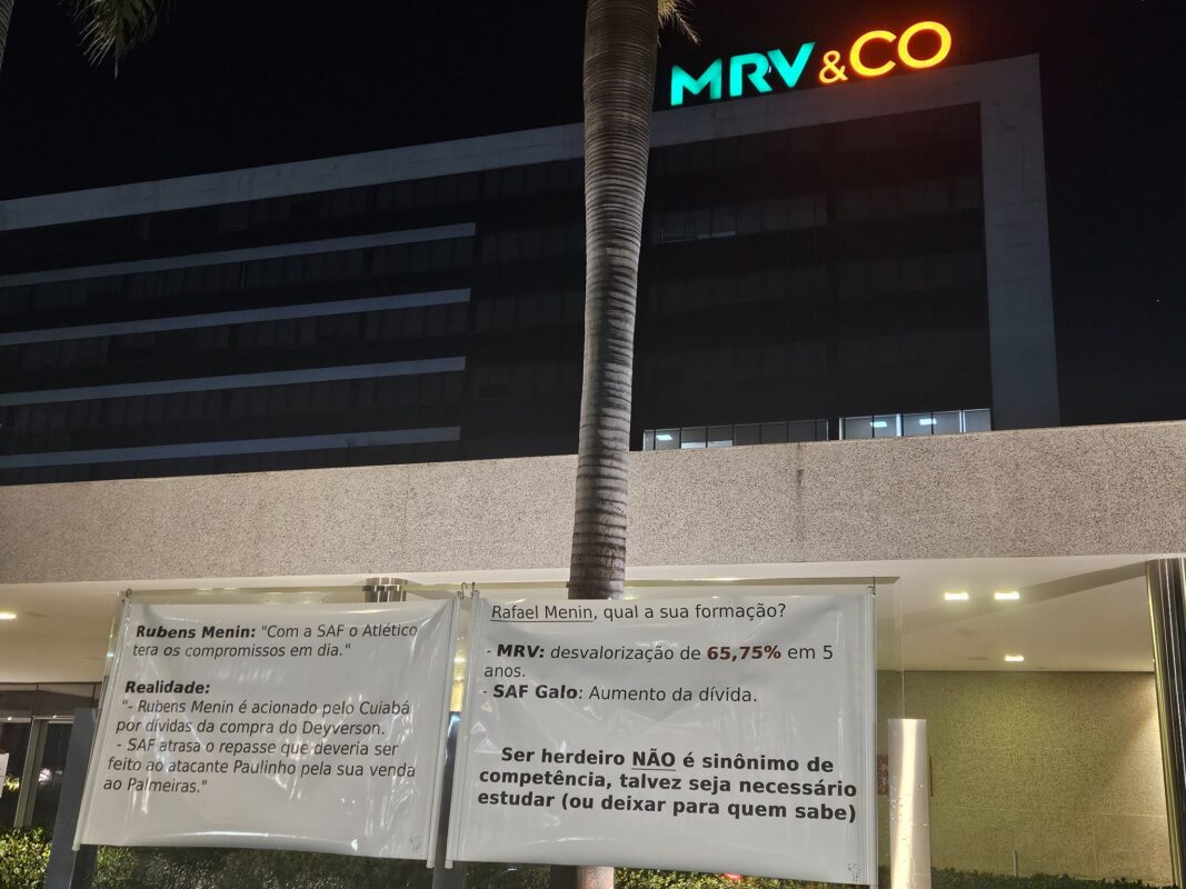 Cartazes afixados na sede da MRV, em Belo Horizonte (MG) - (foto: Reproduo/Redes sociais) Cartazes afixados na sede da MRV, em Belo Horizonte (MG) - (foto: Reproduo/Redes sociais)