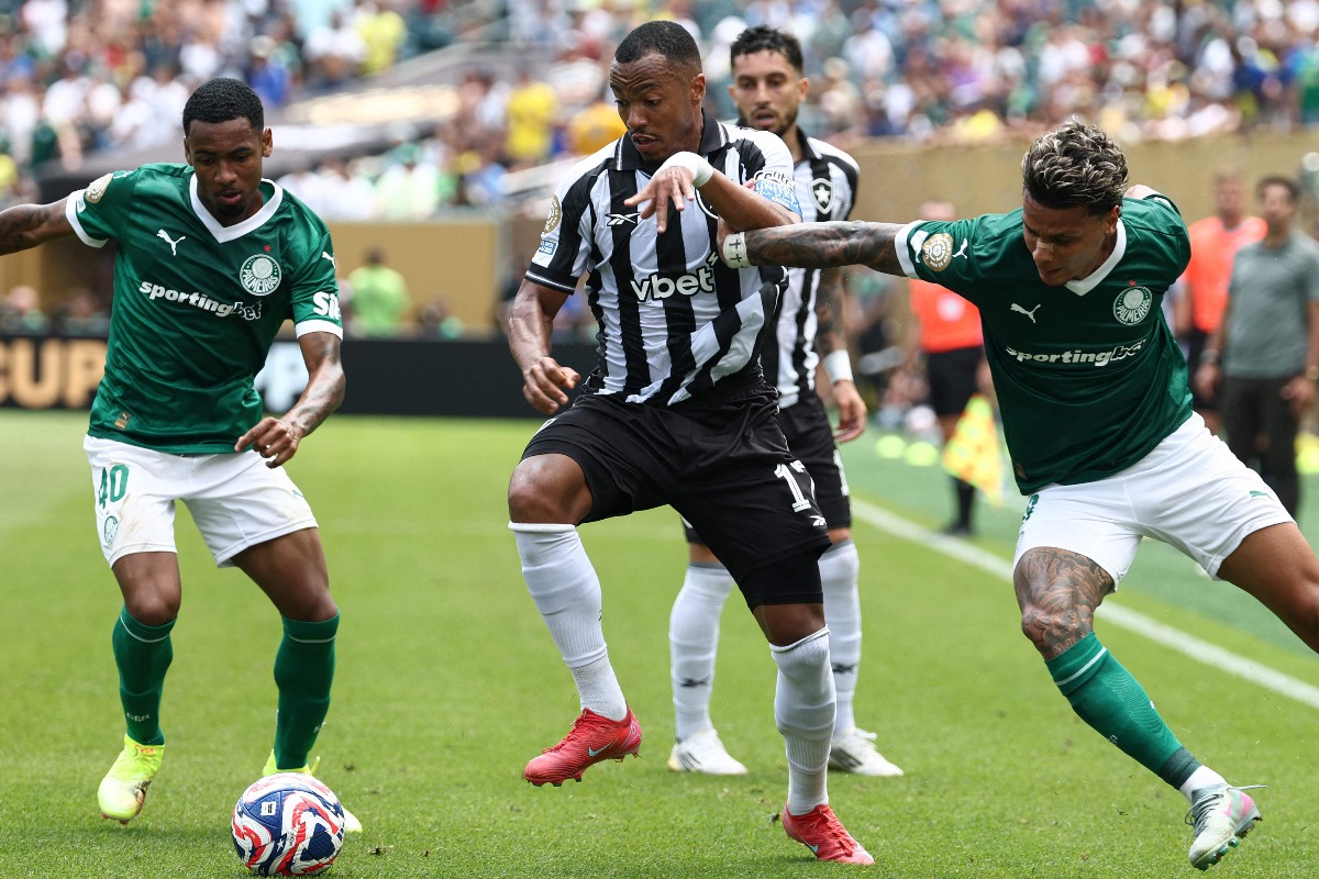Lance de Palmeiras x Botafogo pelo Mundial de Clubes - (foto: FRANCK FIFE/AFP) Lance de Palmeiras x Botafogo pelo Mundial de Clubes - (foto: FRANCK FIFE/AFP)