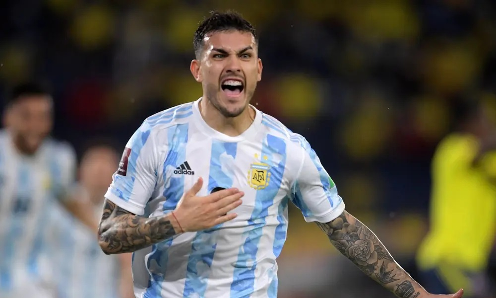 Paredes em ao pela Seleo Argentina - (foto: RAUL ARBOLEDA / AFP) Paredes em ao pela Seleo Argentina - (foto: RAUL ARBOLEDA / AFP)