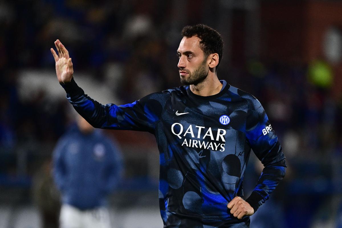 alhanoglu deixou Estados Unidos ao longo da Copa do Mundo de Clubes aps sofrer leso na perna direita - (foto: PIERO CRUCIATTI/AFP)