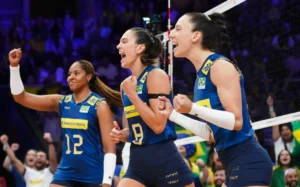 Jogadoras da Seleo Brasileira Feminina de Vlei em quadra (foto: Mauricio Val/FV Imagem/CBV)