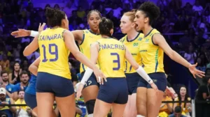 Seleo Brasileira Feminina de Vlei em quadra (foto: Mauricio Val/FV Imagem/CBV)