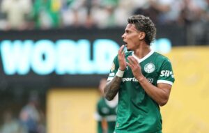 Richard Ros, do Palmeiras, na partida contra o Porto pelo Mundial de Clubes (foto: CHARLY TRIBALLEAU/AFP)
