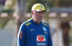 Carlo Ancelotti em treino pela Seleo Brasileira (foto: @rafaelribeirorio I CBF)
