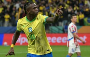 Vinicius Jnior comemorando gol pela Seleo Brasileira (foto: NELSON ALMEIDA / AFP)
