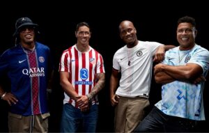 Ronaldinho, Fernando Torres, Drogba e Ronaldo com novas camisas da Nike (foto: Divulgao/Nike)