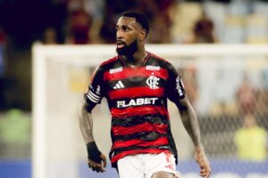 Gerson em ao pelo Flamengo (foto: Divulgao/ Flamengo)