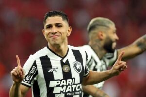 Savarino em ao pelo Botafogo (foto: Divulgao/Botafogo)