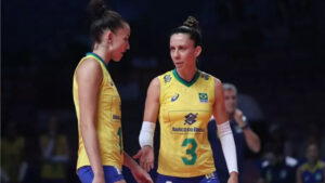 Gabi Guimares e Macris pela Seleo Brasileira Feminina de Vlei no ciclo olmpico passado (foto: Divulgao/FIVB)