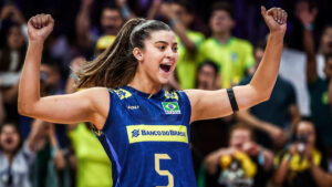 Aline Segato, ponteira da Seleo Brasileira Feminina de Vlei (foto: Divulgao FIVB)