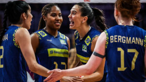 Diana, Ana Cristina, Jlia Kudiess e Jlia Bergmann em jogo da Seleo Brasileira Feminina de Vlei (foto: Divulgao FIVB)