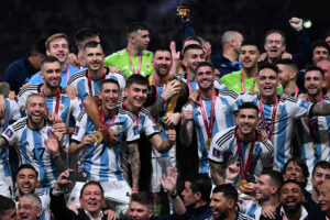 Argentina foi campe da Copa do Mundo de 2022 (foto: Kirill KUDRYAVTSEV / AFP)