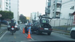 “Gentileza gera gentileza”: Policial Militar ajuda motorista em apuros em Timóteo