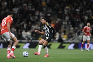 Rony, atacante do Atltico, em ao contra o Internacional na Arena MRV (foto: Alexandre Guzanshe/EM/D.A. Press)