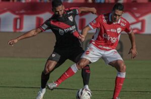 Vila Nova deu fim  sequncia de seis derrotas na temporada (foto: Bruno Corsino/Atltico-GO)