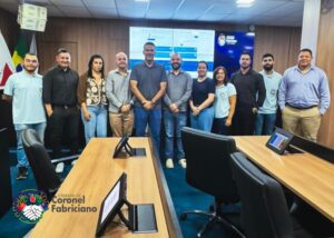 Lesgislativo Fabricianense recebe visita de equipe da Câmara de Valadares para conhecer o sistema SAP‑L