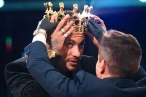 Neymar com coroa (foto: Divulgao)