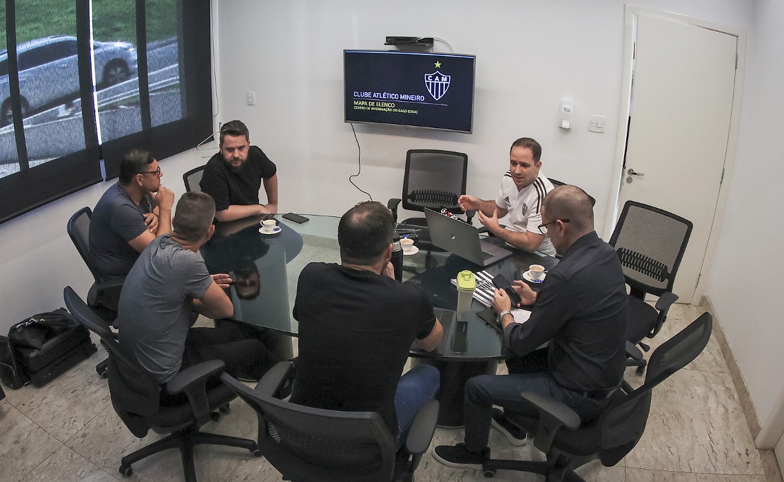 Reunio entre CIGA, diretoria de futebol do Atltico e Eduardo Coudet, em novembro de 2022 - (foto: Pedro Souza/Atltico) Reunio entre CIGA, diretoria de futebol do Atltico e Eduardo Coudet, em novembro de 2022 - (foto: Pedro Souza/Atltico)
