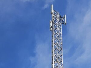 Nova 381 instala 26 torres para trazer 100% de conectividade aos usuários da rodovia