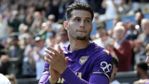Ruben Rodrigues comemora gol pelo Vitria (foto: Divulgao/Oxford United)