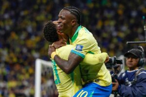 Vini Jr comemora gol pelo Brasil contra o Paraguai (foto: Rafael Ribeiro/CBF)