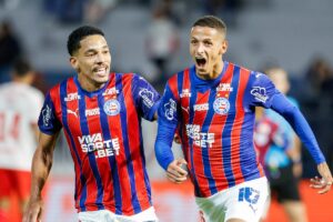 Jogadores do Bahia comemoram gol contra o Bragantino (foto: Rafael Rodrigues / Bahia)