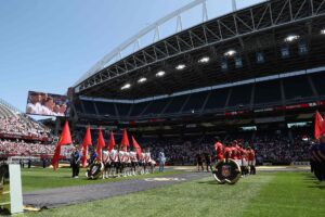 Jogadores de River Plate e Urawa Reds no gramado do Lumen Field antes de partida pelo Mundial de Clubes (foto: Buda Mendes/AFP)