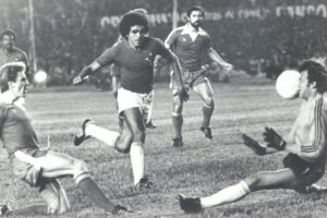 Lance Bayern de Munique x Cruzeiro em 1976 (foto: Arquivo/Estado de Minas - 22/12/1976)