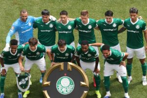 Jogadores do Palmeiras antes de duelo pelo Mundial de Clubes (foto: CHARLY TRIBALLEAU/AFP)