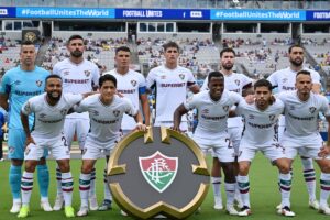 Jogadores do Fluminense antes de duelo pelo Mundial de Clubes (foto: ANGELA WEISS/AFP)