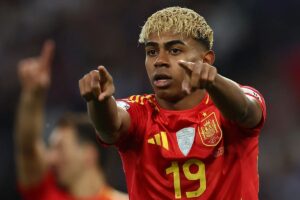 Lamine Yamal (foto: Jogador de 17 anos atua no Barcelona)