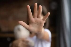 Adolescente agredida por colegas e mãe em escola de Fabriciano