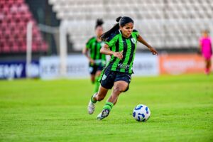 Jogadora do Amrica em partida pelo Brasileiro Feminino A1 (foto: Mouro Panda/Amrica)