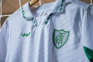 América lança nova camisa em homenagem ao decacampeonato; saiba como adquirir