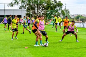 Amrica em treino para partida contra o Volta Redonda (foto: Mouro Panda/Amrica)